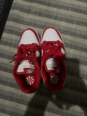 Nike Kids Red and White Low-Top Sneakers with Floral Insole